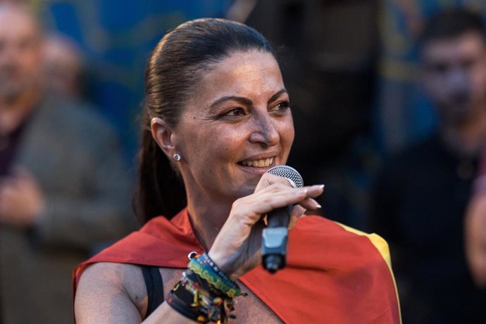 La abogada y exdiputada de Vox en el Congreso de los Diputados, Macarena Olona, interviene durante una manifestación ante la embajada de Marruecos en Madrid, a 2 de agosto de 2026, en Madrid (España).