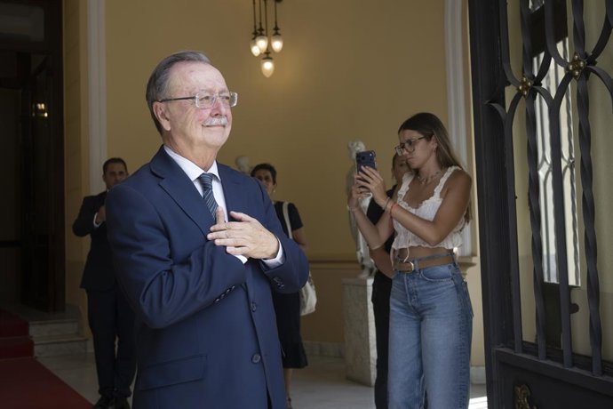 El president de Ceuta, Juan Jesús Vivas, abans d'una reunió amb la Fiscal General de l'Estat