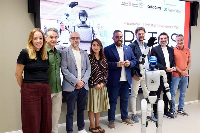 El vicepresidente primero, consejero de Presidencia e Igualdad y portavoz del Gobierno de Navarra, Javier Remírez, presenta el proyecto ‘Retos robótica’.