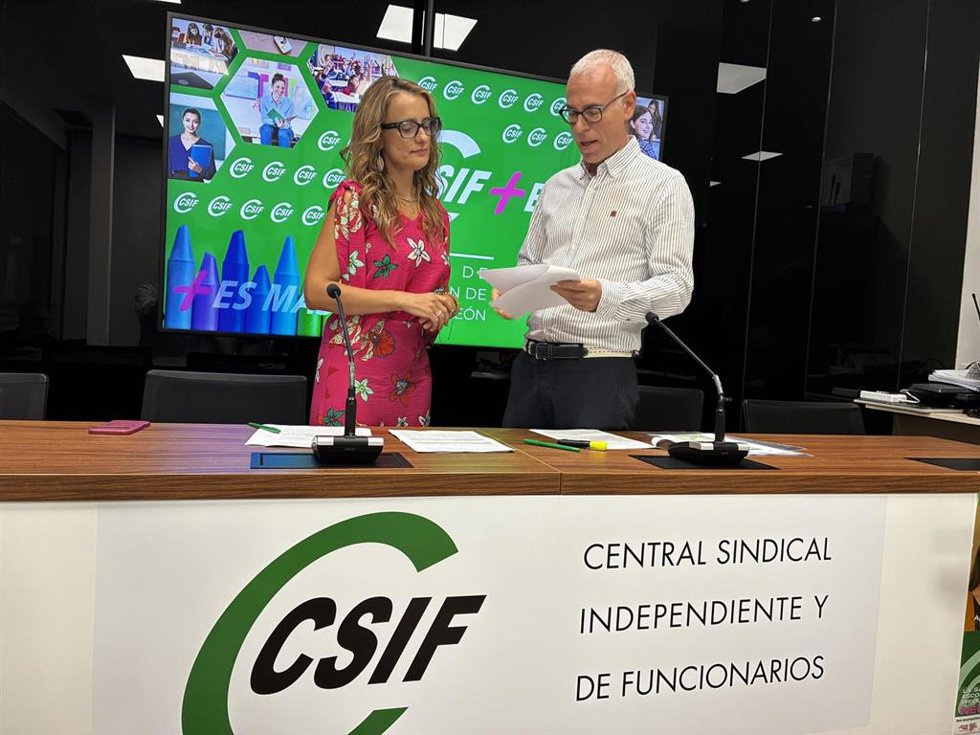 Isabel Madruga y Mariano González, momentos antes de la rueda de prensa.