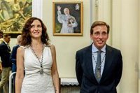 Almeida sostiene que el "chicle" del ático "no da más" y ve a la izquierda "desesperada"
