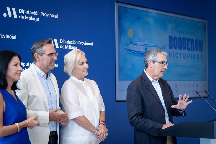 El presidente de la Diputación de Málaga y alcalde de Rincón de la Victoria, Francisco Salado, presenta la Fiesta del Boquerón Victoriano.