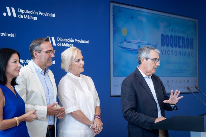 El presidente de la Diputación de Málaga y alcalde de Rincón de la Victoria, Francisco Salado, presenta la Fiesta del Boquerón Victoriano.