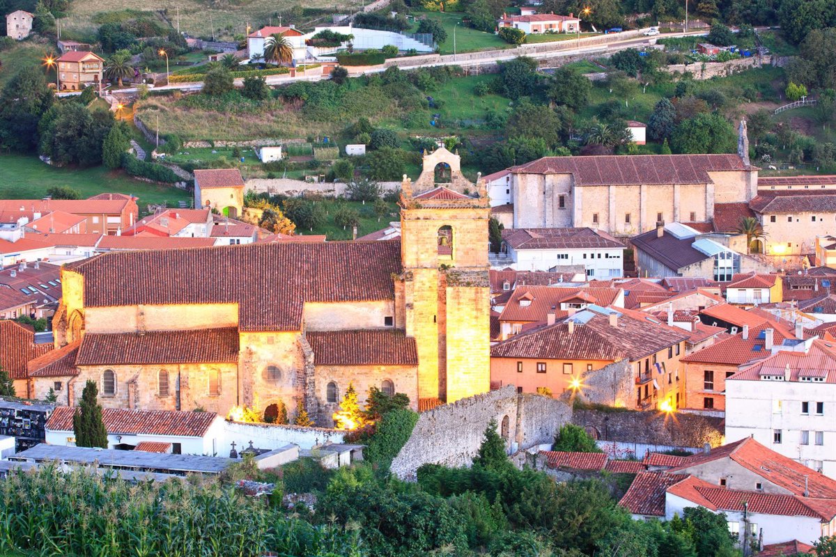 Fomento adquiere una parcela para construir 27 viviendas públicas en la Puebla Vieja de Laredo