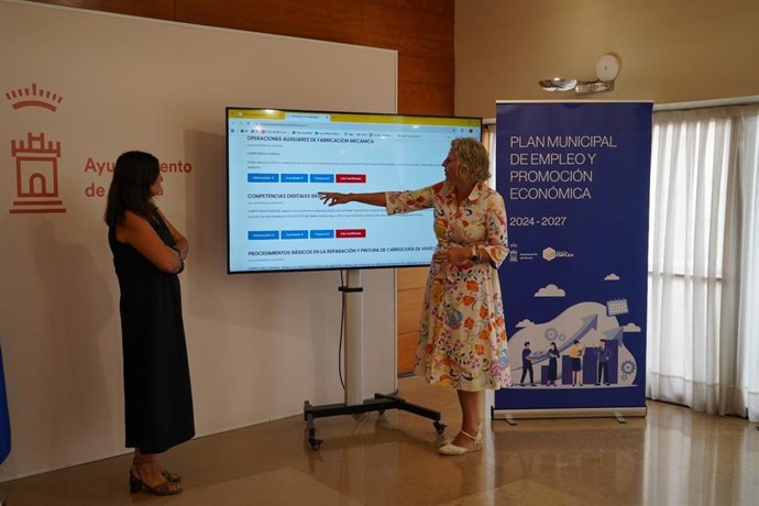 La concejala de Promoción Económica y Empleo, Mercedes Bernabé, presenta la oferta formativa para el segundo semestre de 2026