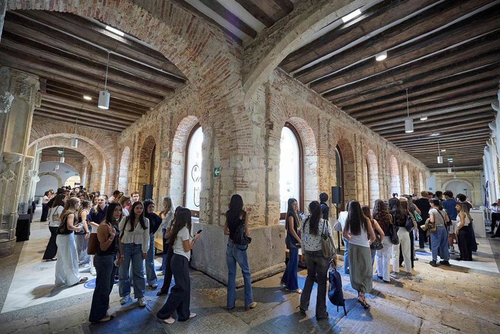 Alumnos en el inicio de curso en el campus de Segovia de IE University.