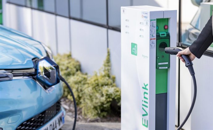 24 Minutos, El Tiempo Máximo De Espera Que Los Conductores De Eléctricos Consideran Razonable