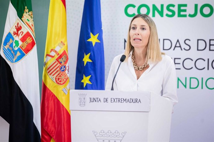 La presidenta de la Junta de Extremadura, María Guardiola, en rueda de prensa tras el Consejo de Gobierno autonómico en Vegas de Coria (Cáceres)