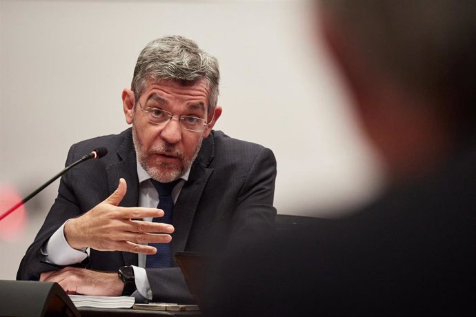 Archivo - El exsecretario de Estado de Presupuestos, Alberto Nadal Belda, comparece ante la Comisión de Investigación del Parlamento de Navarra sobre adjudicaciones públicas, a 29 de abril de 2026, en Pamplona, Navarra (España).