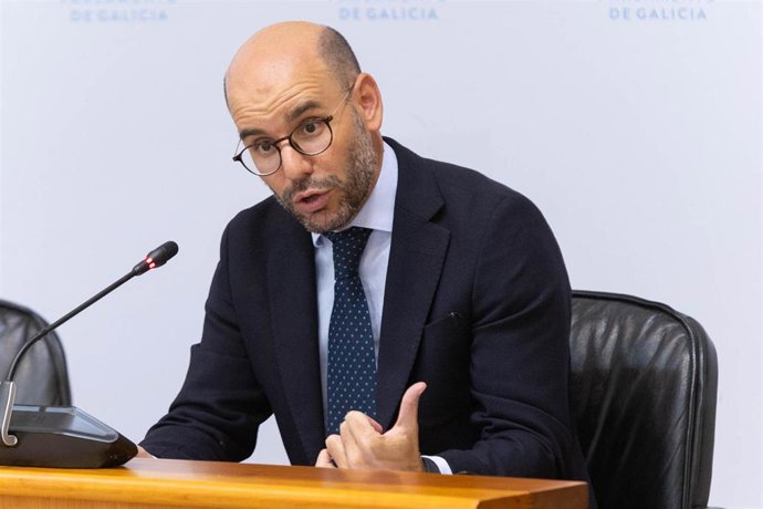 El director xeral de Pesca, Acuicultura e Innovación Tecnolóxica, Isaac Rosón, durante la Comisión 8ª, de Pesca y Marisqueo.