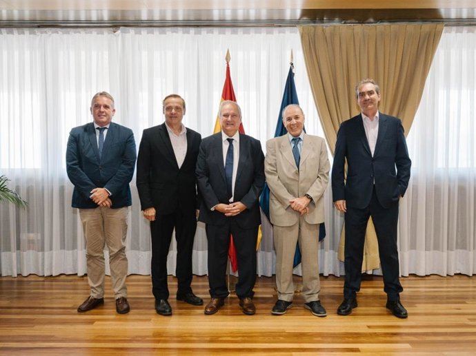 El ministro de Industria y Turismo, Jordi Hereu, en una reunión con representantes de Confemetal, a 31 de agosto de 2026.
