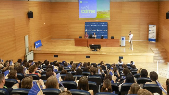 La UIB da la bienvenida a 369 alumnos de intercambio de una veintena de países que se incorporan en el primer semestre