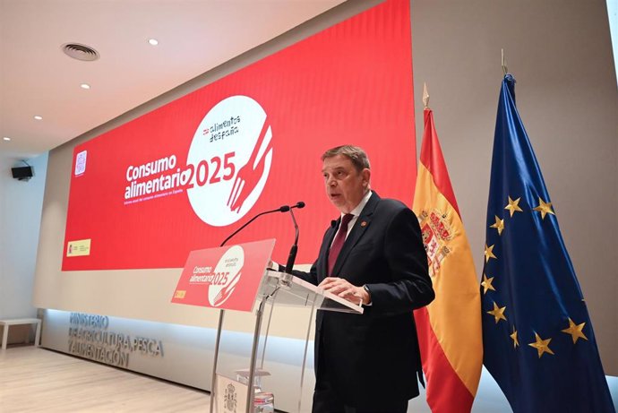 Archivo - El ministro de Agricultura, Pesca y Alimentación, Luis Planas, durante la presentación del Informe de consumo alimentario en España 2025 