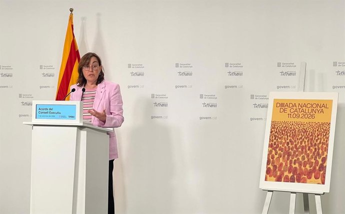 La consellera de Territori, Habitatge i Transició Ecològica i portaveu de la Generalitat, Sílvia Paneque, presenta el cartell institucional de la Diada 2026