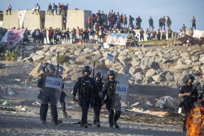 Agentes de la Policía Nacional desplegados en Ceuta tras la crisis por la llegada de migrantes 