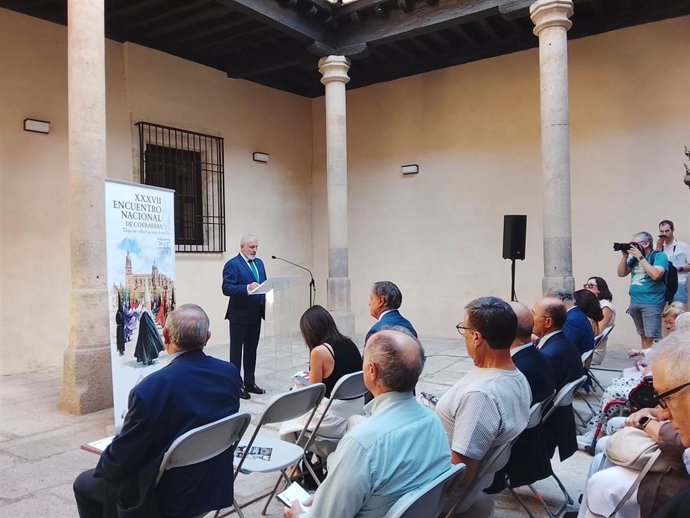 Inauguración de la exposición Octo Dies con motivo del XXXVII Encuentro Nacional de Cofradías en Salamanca.
