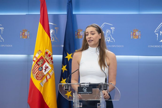 A porta-voz do PP no Congresso, Ester Muñoz, durante uma coletiva de imprensa no Congresso dos Deputados, em 1º de setembro de 2026, em Madri (Espanha).