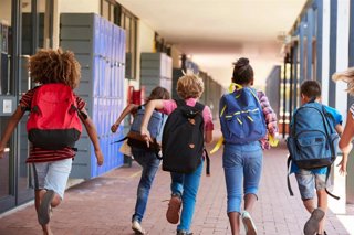 Ópticos-optometristas aconsejan revisar la visión del escolar antes y durante el curso para detectar posibles problemas