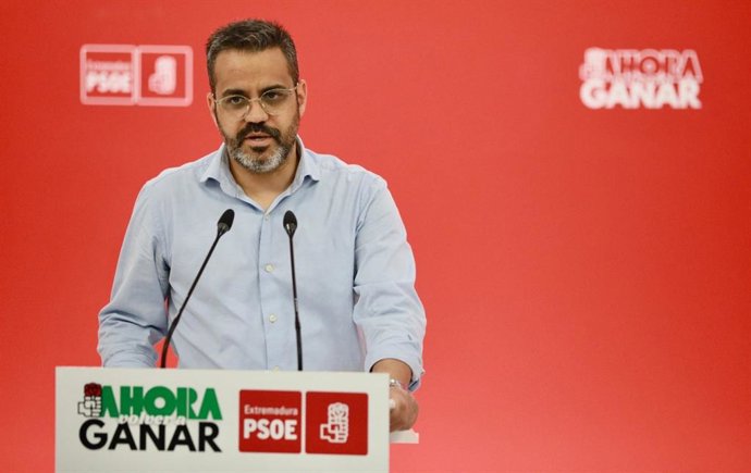 Archivo - El portavoz del PSOE de Extremadura, Manuel González Andrade, en una imagen de archivo.