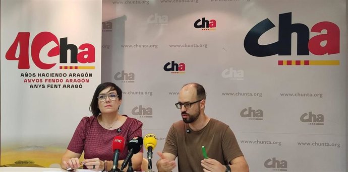 La secretaria general de CHA, Verónica Villagrasa, y el protavoz del Partido Verde en Aragón, Jorge Luis Bail.