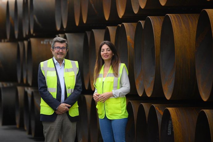 El subdirector de Estrategia y Negocio de Puertos del Estado, Álvaro Rodríguez Dapena, y la presidenta de la Autoridad Portuaria de Almería, Rosario Soto.