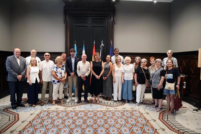 La alcaldesa de València, María José Catalá, se reúne con representantes de la comunidad ceutí en Valencia y de la Casa Regional de Melilla.