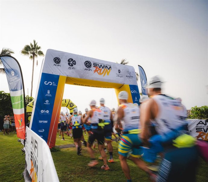 Archivo - Mogán acogerá este sábado la segunda edición SwimRun Anfi Gran Canaria