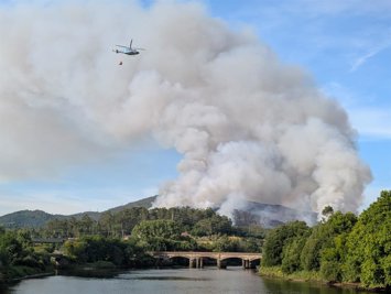 Archivo - Incendio registrado en Padrón.