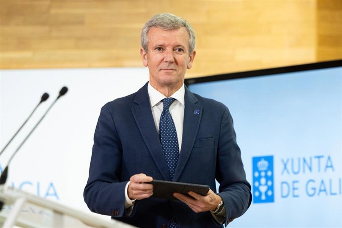 Archivo - El titular del Gobierno gallego, Alfonso Rueda, comparece ante los medios de comunicación tras el Consello de la Xunta.