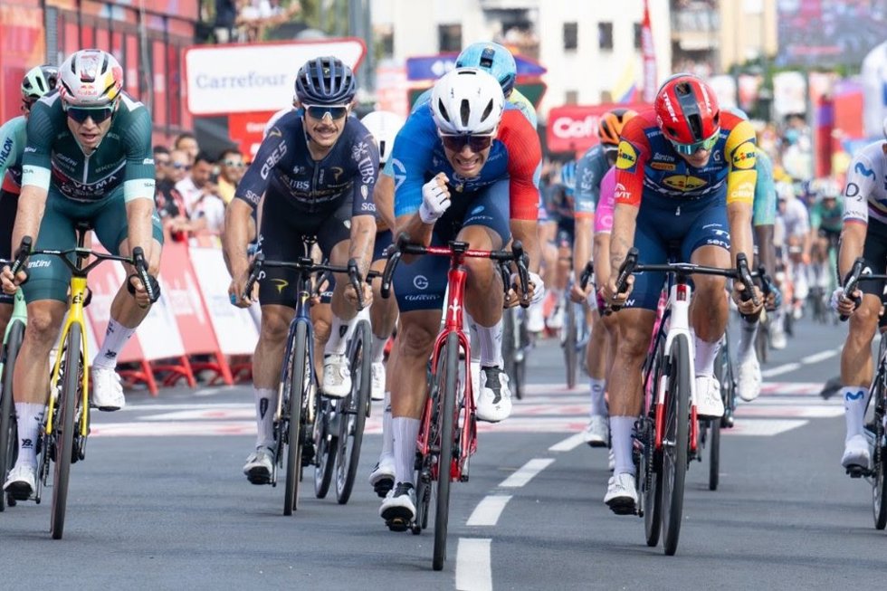 El corredor francés Bastien Tronchon (Groupama-FDJ United) se ha impuesto al sprint en la décima etapa de La Vuelta, con final en Elche de la Sierra (Albacete).