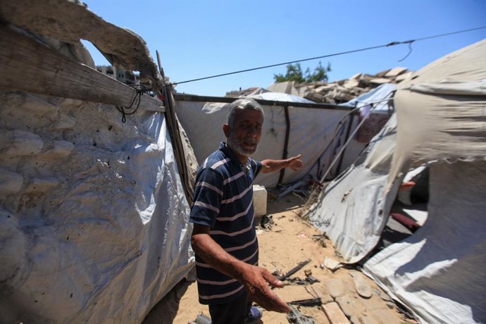 September 1, 2026, Gaza, Palestine, State of: GAZA Gaza, GAZA STRIP, PALESTINE, SEPTEMBER 1, 2026: Palestinians inspect damage at the site of an Israeli strike in the Tel al-Hawa neighborhood of Gaza City. One Palestinian was killed and others were injure