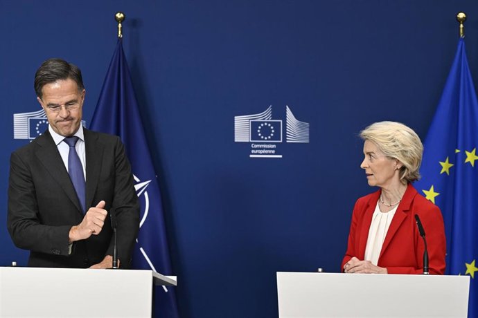 Archivo - La presidenta de la Comisión Europea, Ursula von der Leyen, y el secretario general de la OTAN, Mark Rutte