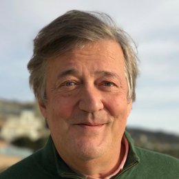 Archivo - El actor británico Stephen Fry.