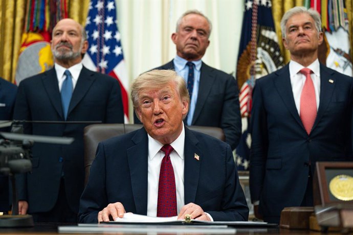 31 de agosto de 2026, Washington, Distrito de Columbia, EUA: O presidente dos Estados Unidos, Donald J. Trump, realiza uma coletiva de imprensa sobre a acessibilidade dos serviços de saúde no Salão Oval da Casa Branca, em Washington, DC, EUA, na segunda-f