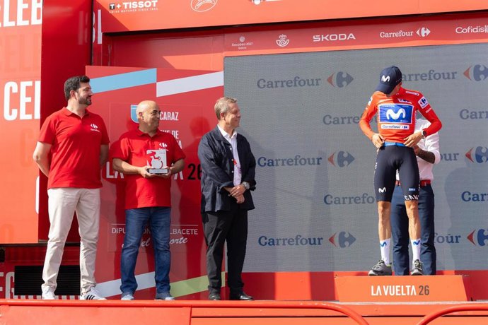El presidente regional, Emiliano García-Page, en la 10ª etapa de La Vuelta Ciclista a España 2026.