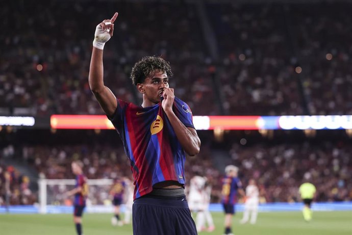 Lamine Yamal celebra uno de sus goles en el FC Barcelona-Rayo Vallecano