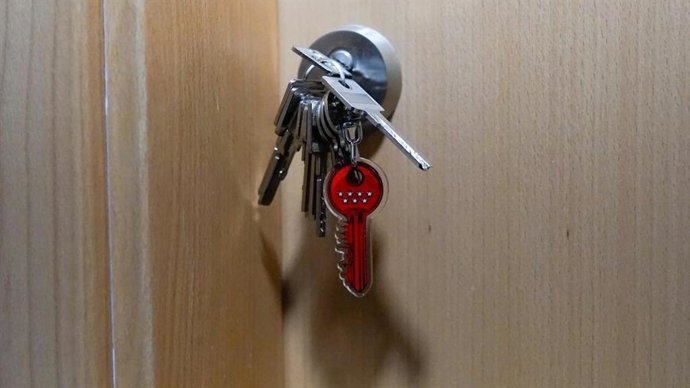 Archivo - Llaves de una vivienda.
