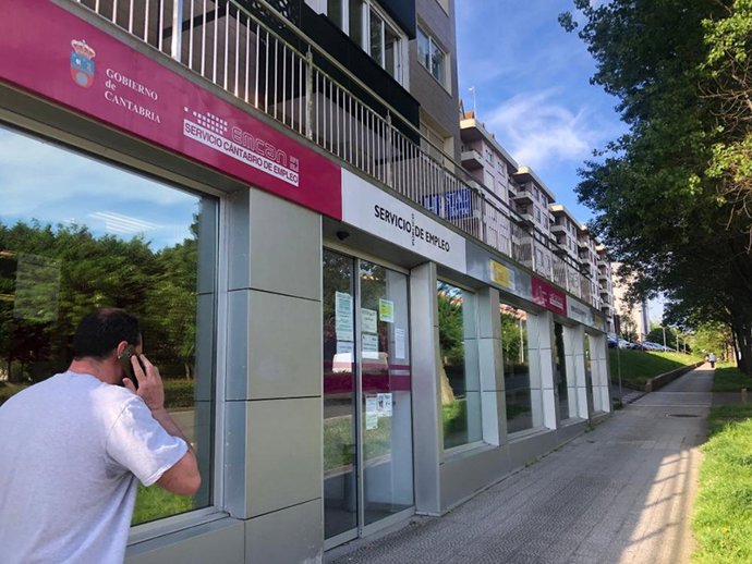 Archivo - Oficina del Servicio Cántabro de Empleo (EMCAN).-ARCHIVO
