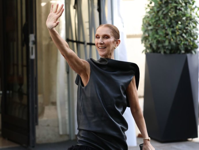 Céline Dion eclipsa con un vestido escultural en París ante su regreso más esperado