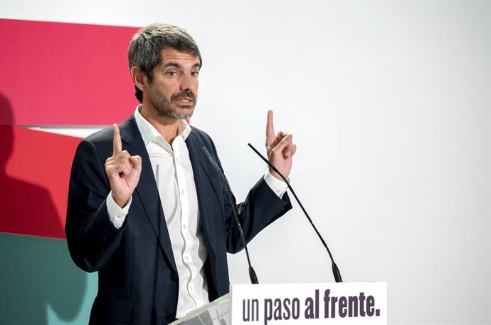 El ministro de Cultura y portavoz de Sumar, Ernest Urtasun, interviene en una comparecencia ante los medios de comunicación, a 31 de agosto de 2026, en Madrid (España). 