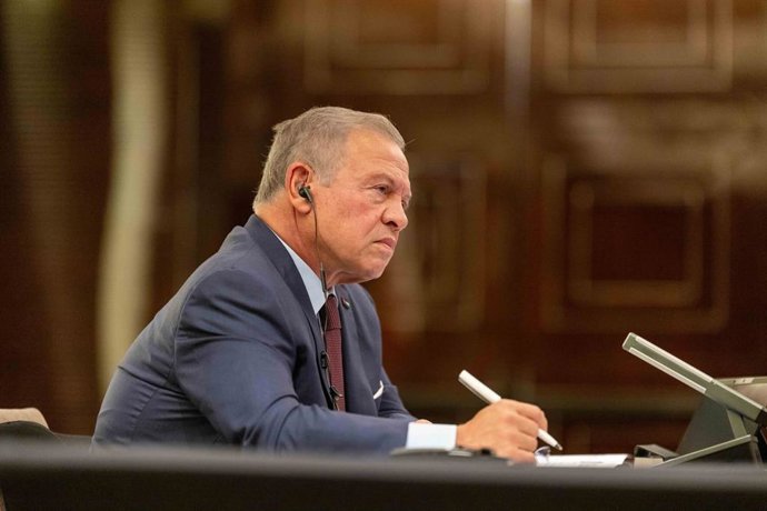 El rey Abdalá II de Jordania durante una reunión en Amán el 21 de agosto de 2026 (archivo)