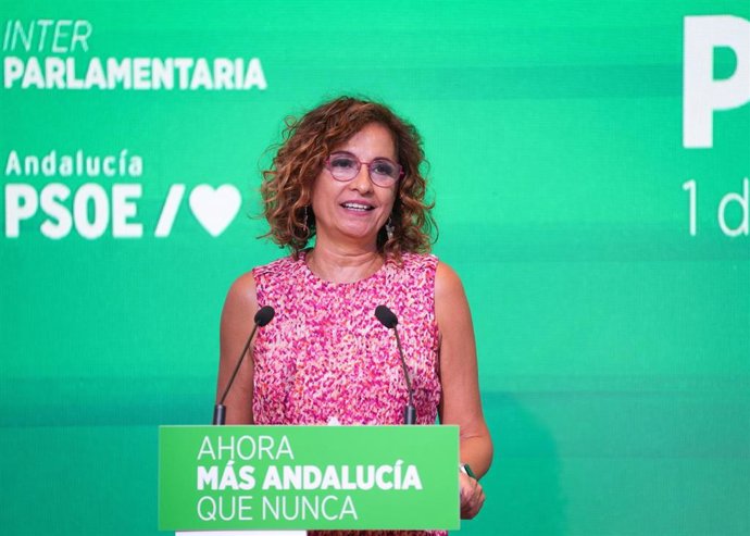 La secretaria general del PSOE-A, María Jesús Montero, durante a Interparlamentaria regional socialista junto a representantes de la Comisión Ejecutiva Regional en la sede del PSOE-A. (Foto de archivo).