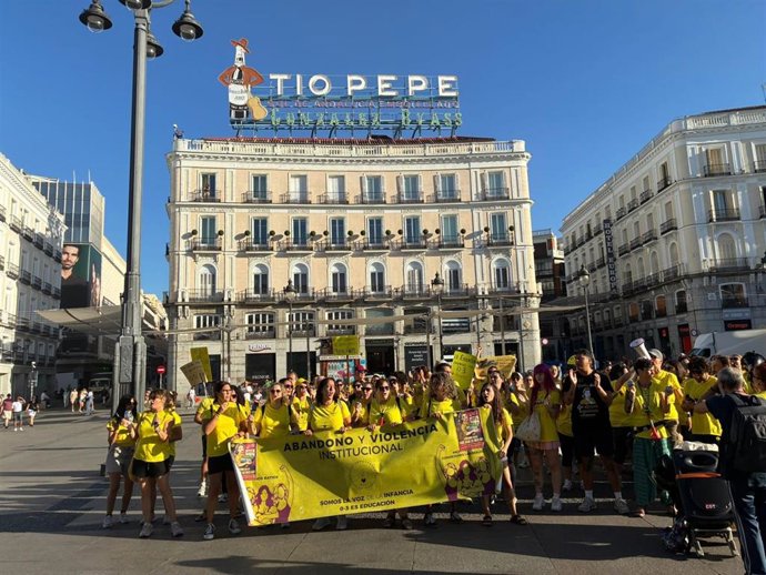 Concentración de trabajadoras infantiles en la Puerta del Sol