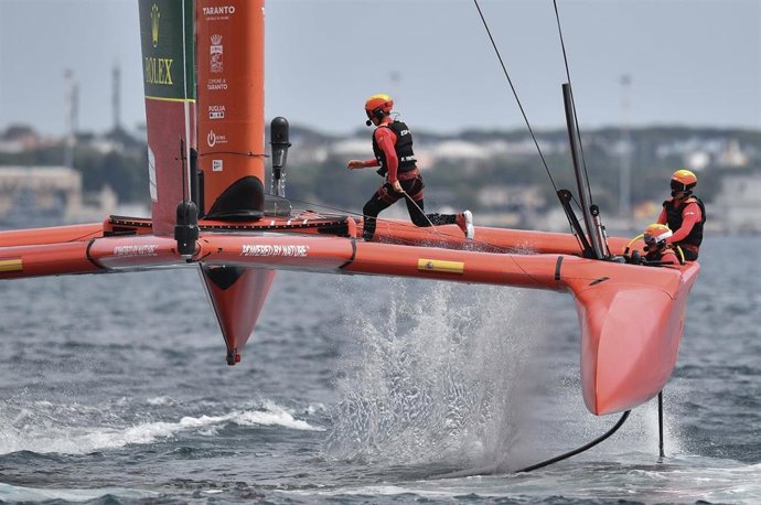 Archivo - El Spain SailGP Team se presenta antes de disputar el Spain Sail Grand Prix de Valencia.