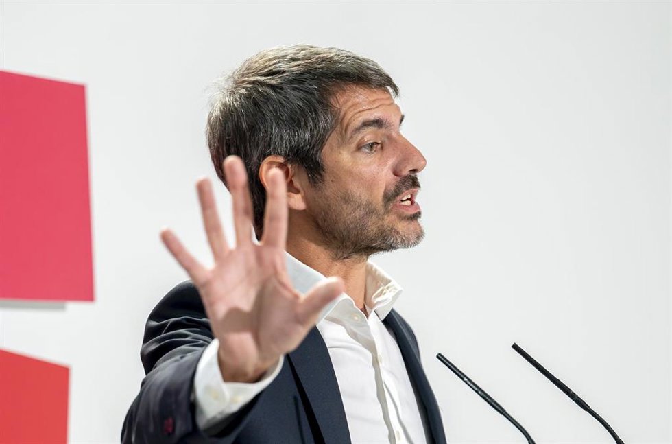 El ministro de Cultura y portavoz de Sumar, Ernest Urtasun, interviene en una comparecencia ante los medios de comunicación, a 31 de agosto de 2026, en Madrid (España). 
