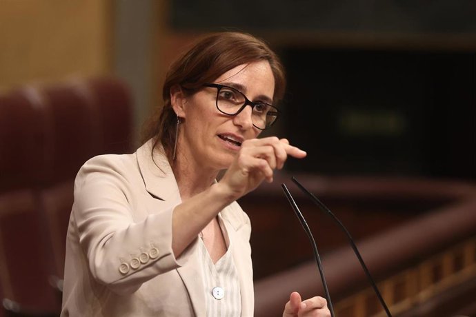 Archivo - Imagen de archivo de la ministra de Sanidad, Mónica García, durante una sesión plenaria en el Congreso de los Diputados.