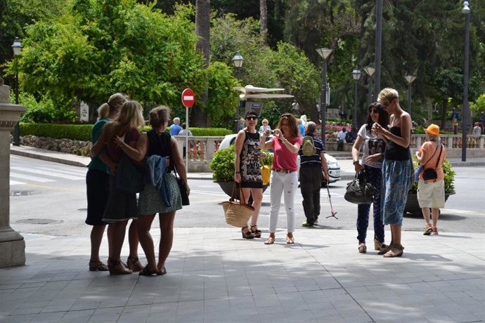 Archivo - Turistas, turismo, Palma, foto, vacaciones.