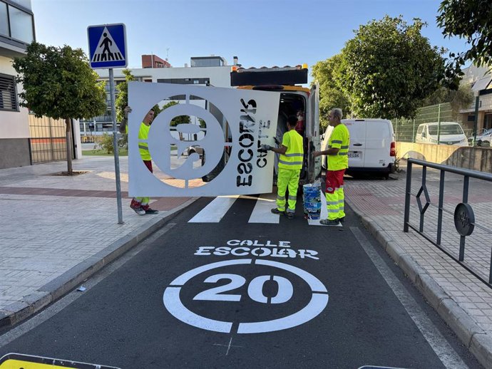 Pintado de señales de tráfico en entornos escolares