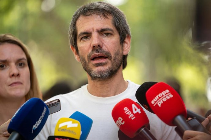 Archivo - El ministro de cultural, Ernest Urtasun, ofrece declaraciones a la prensa, durante la manifestación y el desfile del Pride Barcelona 2026, a 18 de julio de 2026, en Barcelona, Cataluña (España).