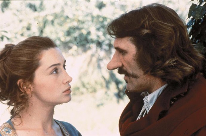 Archivo - Anne Brochet y Gerard Depardieu en una imagen de Cyrano De Bergerac
